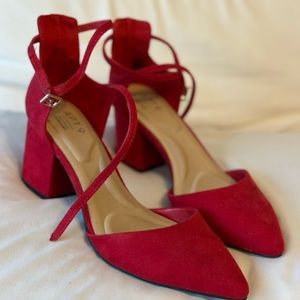 Women’s Apt.9 red strap heels size 7:5 in perfect condition worn once,
